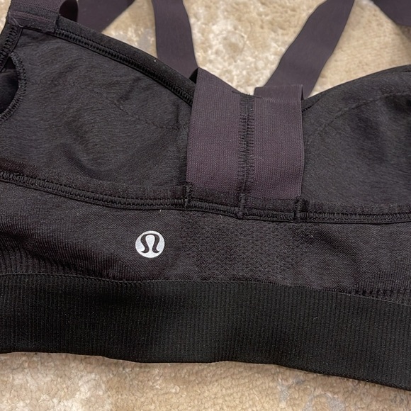 Lululemon Sports Bra Women Size 2 - Picture 3 of 4